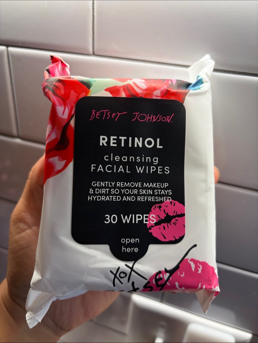 Betsey Johnson Retinol Cleansing Facial Wipes - Pink & Black Floral Pack